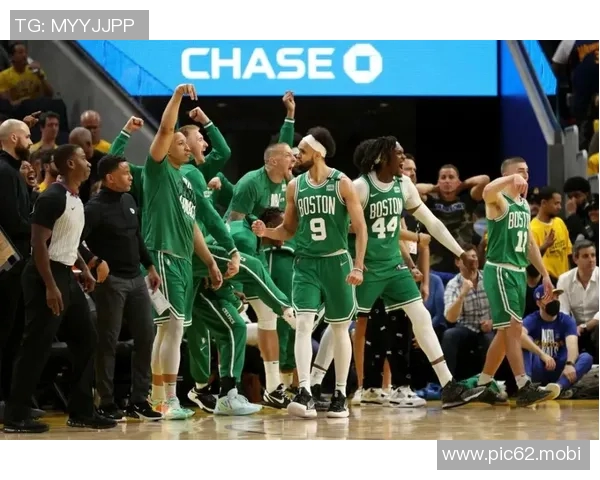 德里克-怀特22分，凯尔特人第三节狂攻97-81击败太阳